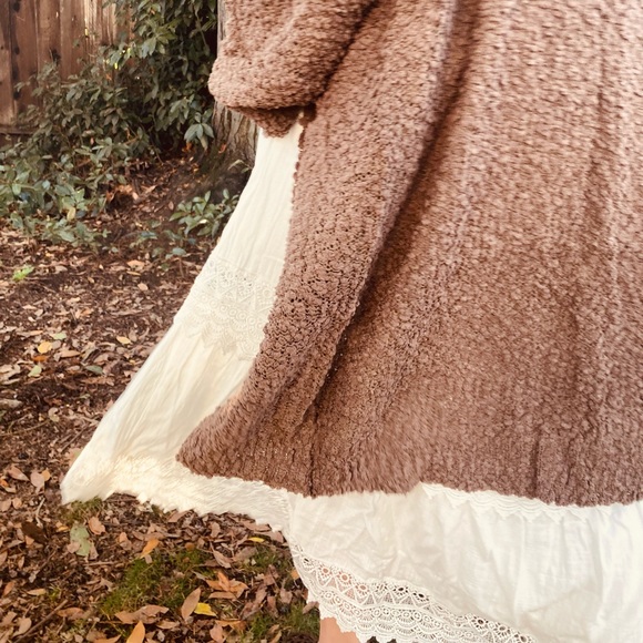 Beautiful White laced Tierd Cottage Maxi Dress - Picture 5 of 11